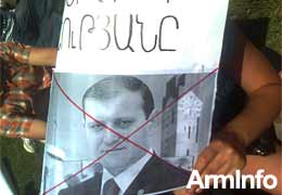 Another protest is held in front of Yerevan Mayor`s Office demanding  resignation of Taron Margaryan
