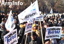 Staff of Electric Networks of Armenia protest against mandatory accumulative pension system