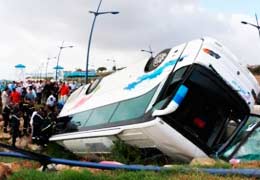 На трассе Ереван-Дилижан автобус упал в овраг - 18 пострадавших