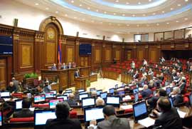 Армянский парламент почтил память погибших в ходе столкновений в Украине