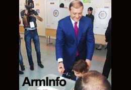 Taron Margaryan voted modestly, when his turn to vote came  