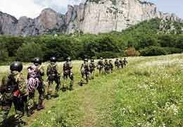 Разведчики ЮВО в Армении проходят спецкурс по горной подготовке