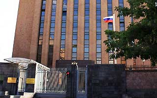 Президент Армении по случаю Дня России посетил посольство РФ в Ереване