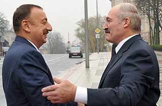Алиев поблагодарил Лукашенко за <справедливое> решение по экстрадиции  Лапшина, Лукашенко поблагодарил Алиева за его благодарность