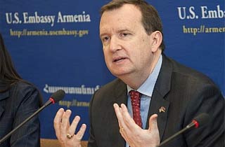 Посол США в РА: В Армении должны быть возбуждены дела в отношении влиятельных деятелей, замешанных в коррупционных сделках