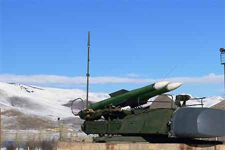 Российские зенитчики из Армении на полигоне Капустин Яр отрабатывают навыки стрельбы из ЗРК С-300В
