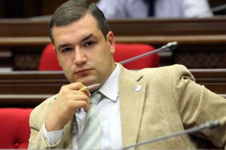 Тигран Уриханян в парламенте Армении озвучил имеющие в эти дни место многочисленные случаи нарушения избирательного законодательства