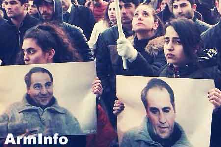 На площади <Свободы> проходит митинг в память Артура Саркисяна
