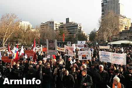 Митинг блока "ОРО" на площади Свободы перерос в шествие