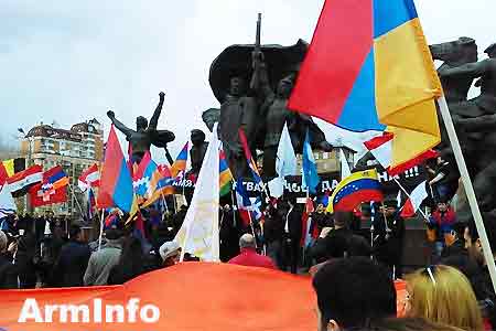 <Помню и требую>: В Москве проходит митинг, посвященный 102-ой годовщине Геноцида армян