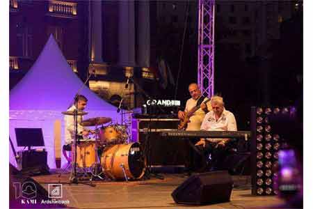Сюрприз Ардшинбанка стал реальностью: Лу Бега выступил для армянской публики в рамках музыкального вечера Yerevan Music Night.