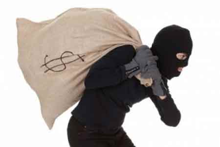 Трое в масках ограбили заправочную станцию <Флеш> в Ереване
