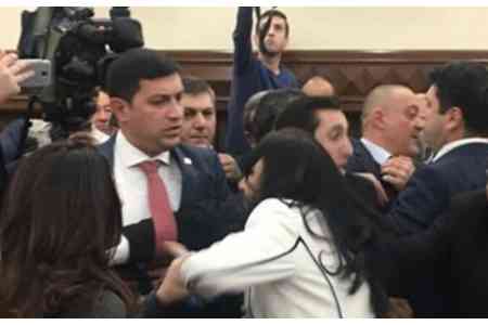 Faction "Yelk" of Yerevan Council of Elders condemns the use of  violence against elders from "Yerkir Tsirani" by the representatives  of Republican Party