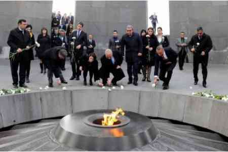 Lyon Mayor visited "Tsitsernakaberd" memorial complex 