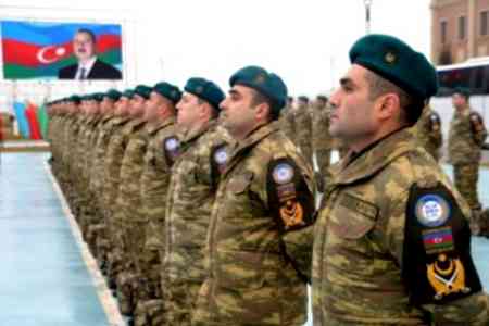 Азербайджанские военные провели акцию протеста перед Минобороны страны