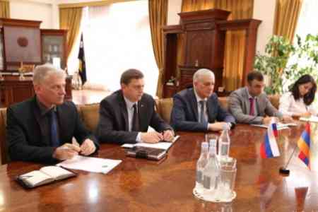 Министр ЧС Армении и военно-воздушный атташе посольства России в РА обсудили перспективы сотрудничества