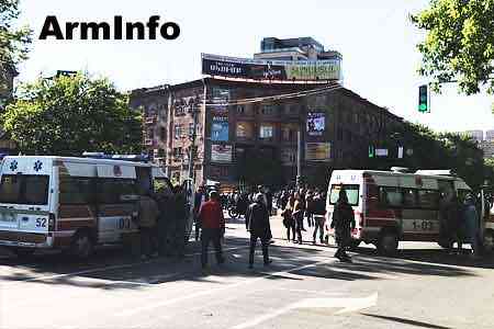 В различные медцентры Еревана сегодня обратилось 46 граждан - 40 активистов и 6 полицейских с различными ранениями