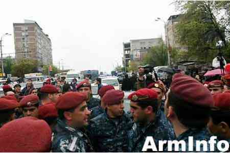 Additional police forces are being pulled together to crossroads of  Mashtots Avenue and Pushkin Street