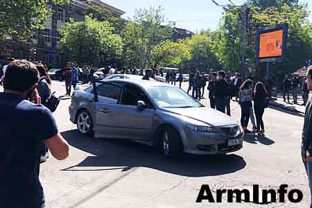 Residents of Sevan blocked the road to Yerevan, demanding a meeting  with representatives of the new government of Armenia