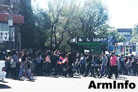 Students of YSU march through the Yerevan Universities, urging  students to join protests