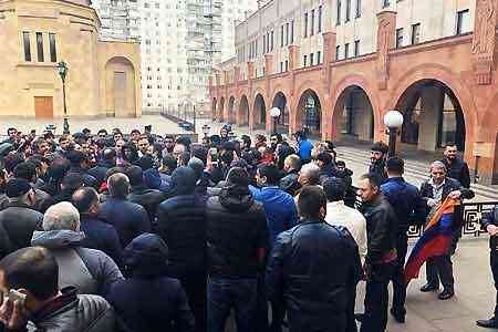 В день массовых задержаний у Армянской церкви в Москве был избит полицейскими армянский таксист