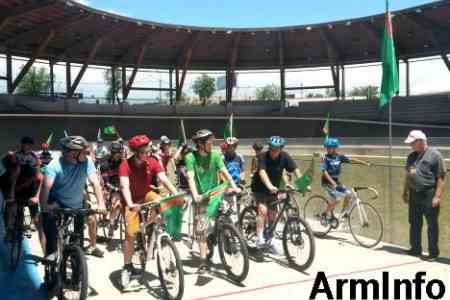 В Ереване состоялся дипломатический велотурнир, посвящённый Всемирному дню велосипеда