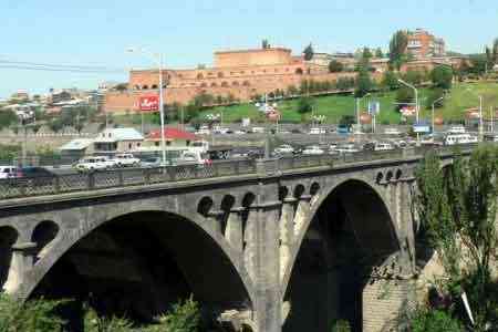 В Ереване 45-летний мужчина совершил суицид, бросившись с моста Победы