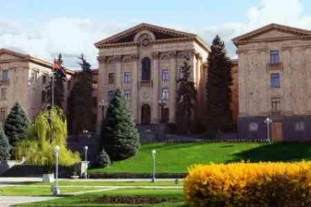 Парламент Армении собрался на внеочередное заседание по вопросу "неизбрания" премьер-министра