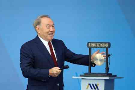Нурсултан Назарбаев запустил первые торги на Бирже МФЦА