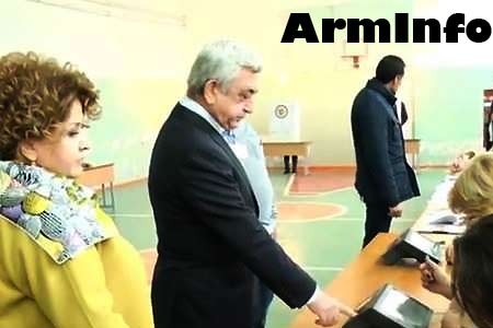 Fingerprint scanner once again did not recognize Serzh Sargsyan`s  fingerprints during voting 