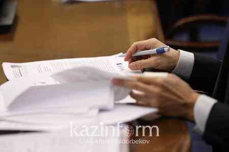 В Казахстане введут правила общения госслужащих с гражданами
