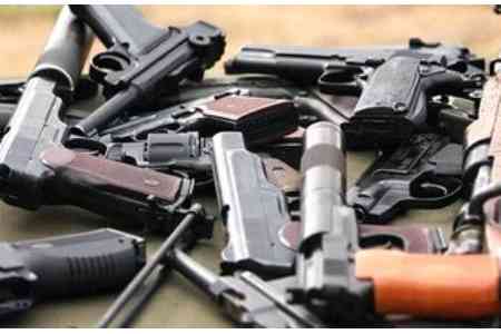 В одном из домов села Аршалуйс полиция Армении обнаружила большое количество незаконного оружия
