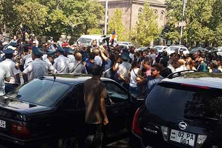 В Ереване Полиция подвергла приводу шестерых активистов акции протеста против эксплуатации Амулсарского рудника