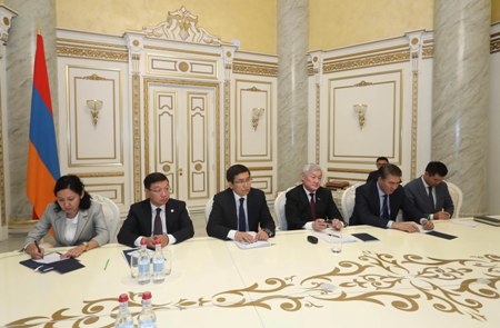 Armenian Deputy Prime Minister Tigran Avinyan met with Deputy Prime  Minister of Kazakhstan Berdibek Saparbayev