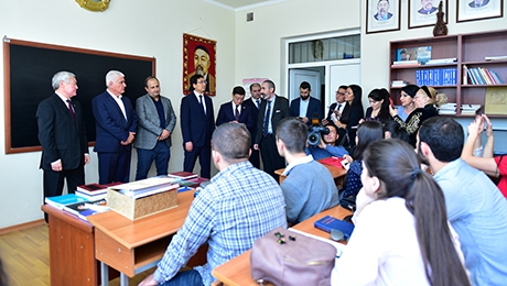 «Хотя Армения - маленькая страна, но армяне - умная нация». Вице-премьер Казахстана посетил ЕГУ