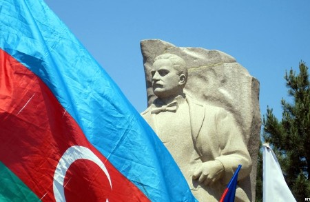 Алиев увидел памятник в Ереване, “не заметив” улицы фашиста в Баку