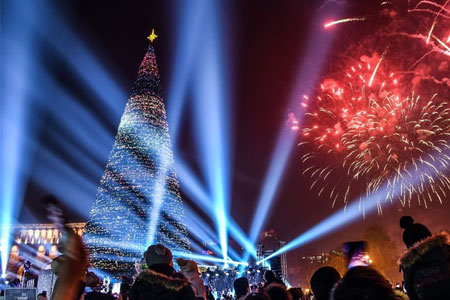Главная елка Армении в Ереване - в топ-3 новогодних елок СНГ