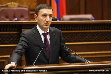 В связи с ситуацией в Арцахе оппозиция в парламенте Армении инициирует срочное проведение внеочередного заседания
