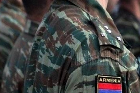 Հայաստանի ԶՈՒ ԳՇ պետն այցելել է 2-րդ բանակային կորպուս՝ մարտական դիրքերում մեկ օրում երկու սպաների մահվան մասին հաղորդումների ֆոնին