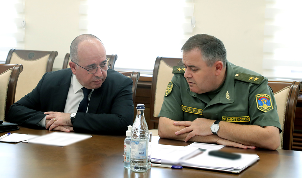 Министр обороны провел совещание, посвященное старту трехмесячных учебных военно-тренировочных сборов