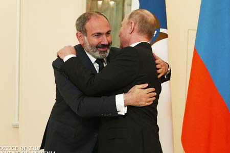 Пашинян и Путин поздравили дург друга и обменялись мнениями по ряду актуальных вопросов
