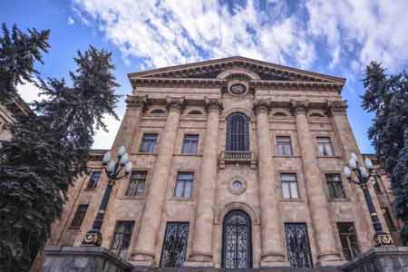 Армянский парламент приступил к обсуждению вопроса избрания президента РА