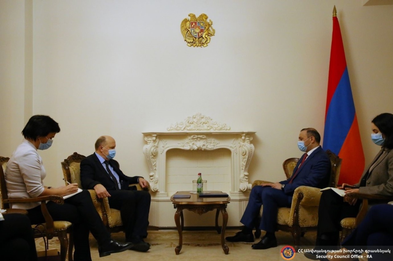 Armenian Security Council Sec meets with Vice-President of Euronest  Parliamentary Assembly 