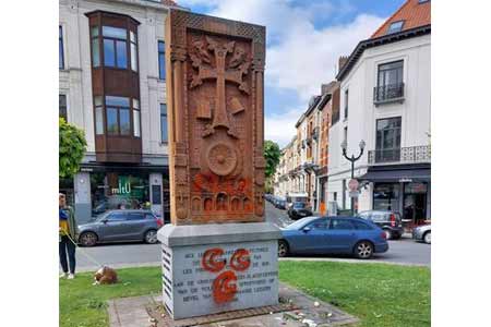 Европейские армяне: Памятник жертвам Геноцида армян в Брюсселе осквернен "Серыми волками"