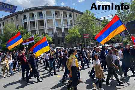 Участники инициативной группы "Мы - Арцах" проводят акции оповещения в разных частях Еревана в поддержку блокадного Арцаха