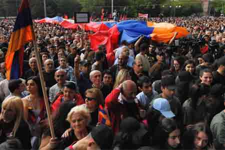 Сторонники Движения сопротивления перекрыли трассу Ереван-Севан в районе города Чаренцаван
