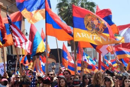 Армяне Лос-Анджелеса заблокировали вход в генконсульство Азербайджана в США 