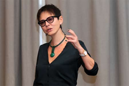 Ирина Хакамада проведет в Армении мастер-класс на тему  "Эмоциональный капитал. Как превратить эмоции в доход"