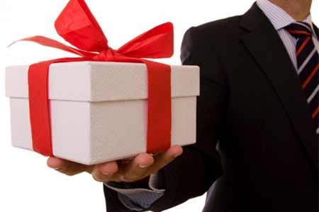 Дарить подарки чиновникам нельзя! Власти Армении уточнили, что будет с полученными подарками