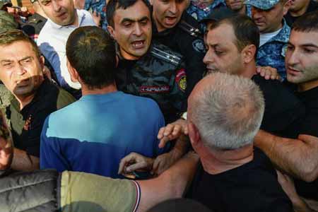 В ходе потасовки в Ереване пострадал руководитель аппарата президента НКР